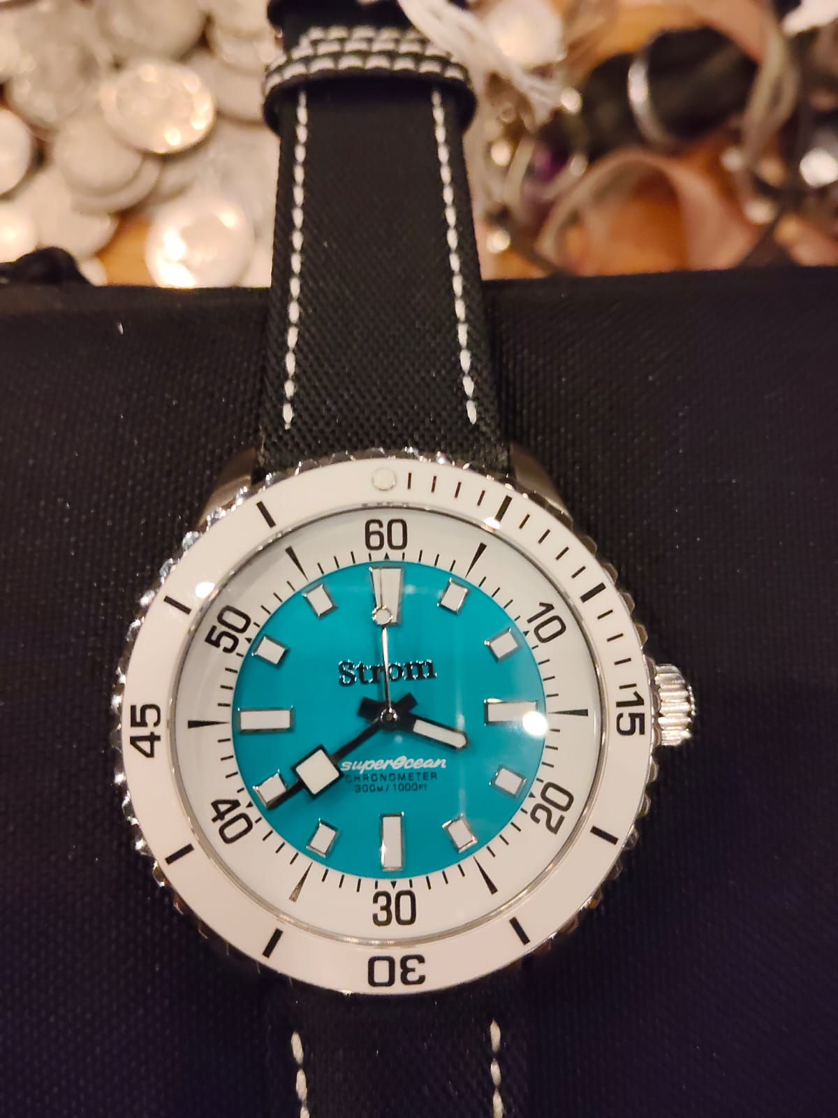 strom watch front